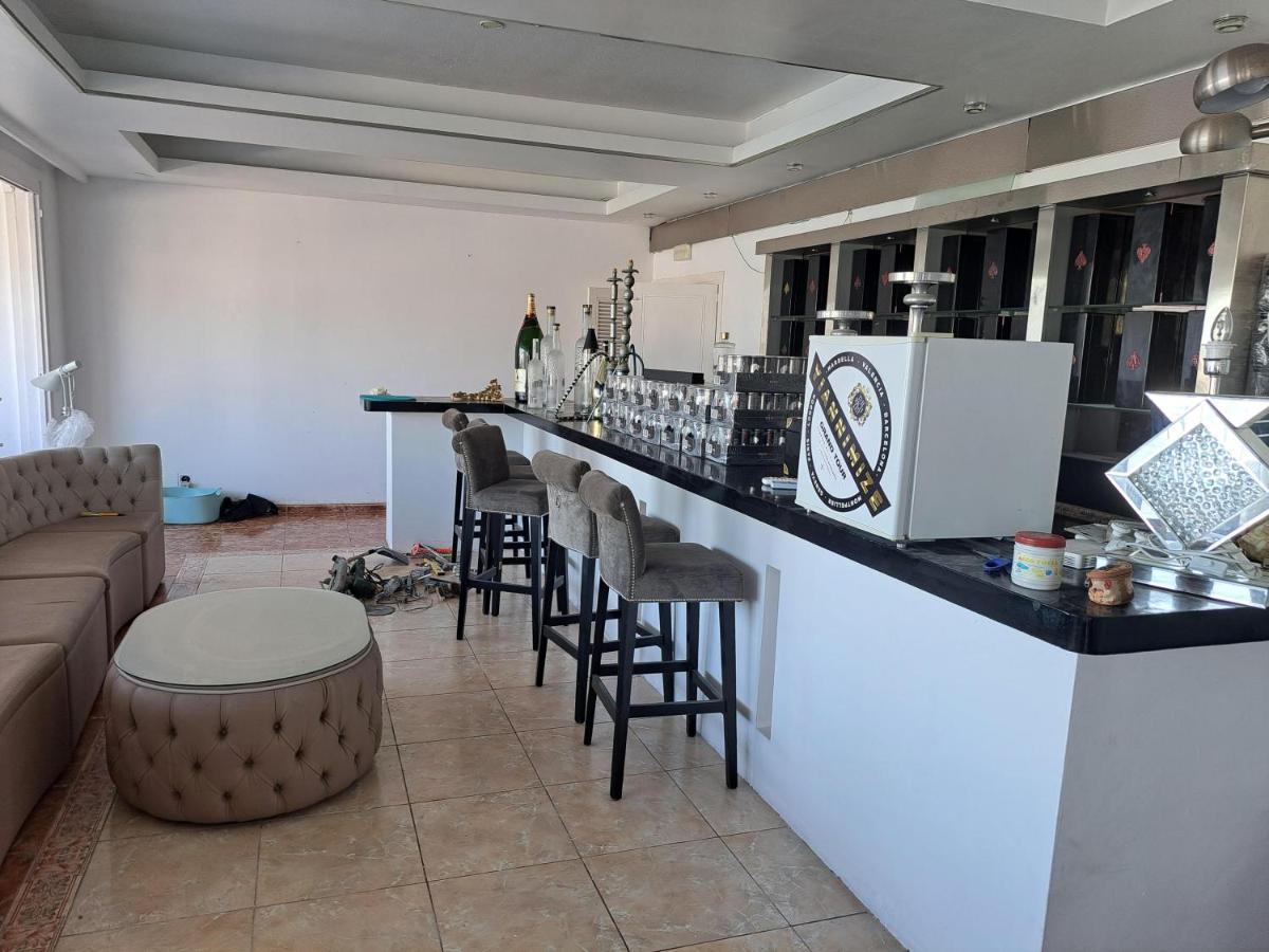 Private Suites In Huge Penthouse 1St Line Puerto Banus, Incredible Views, Jacuzzis Marbella Dış mekan fotoğraf