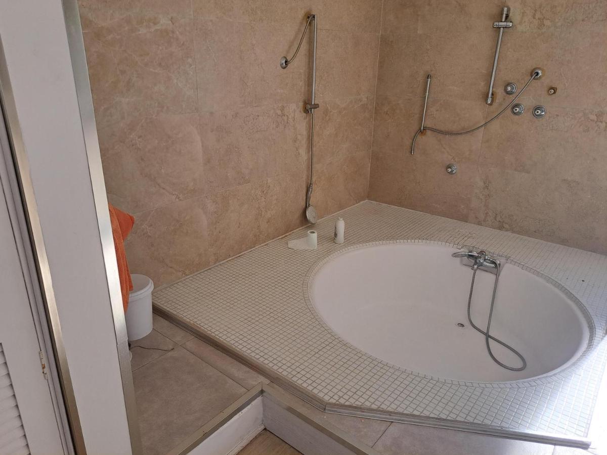 Private Suites In Huge Penthouse 1St Line Puerto Banus, Incredible Views, Jacuzzis Marbella Dış mekan fotoğraf