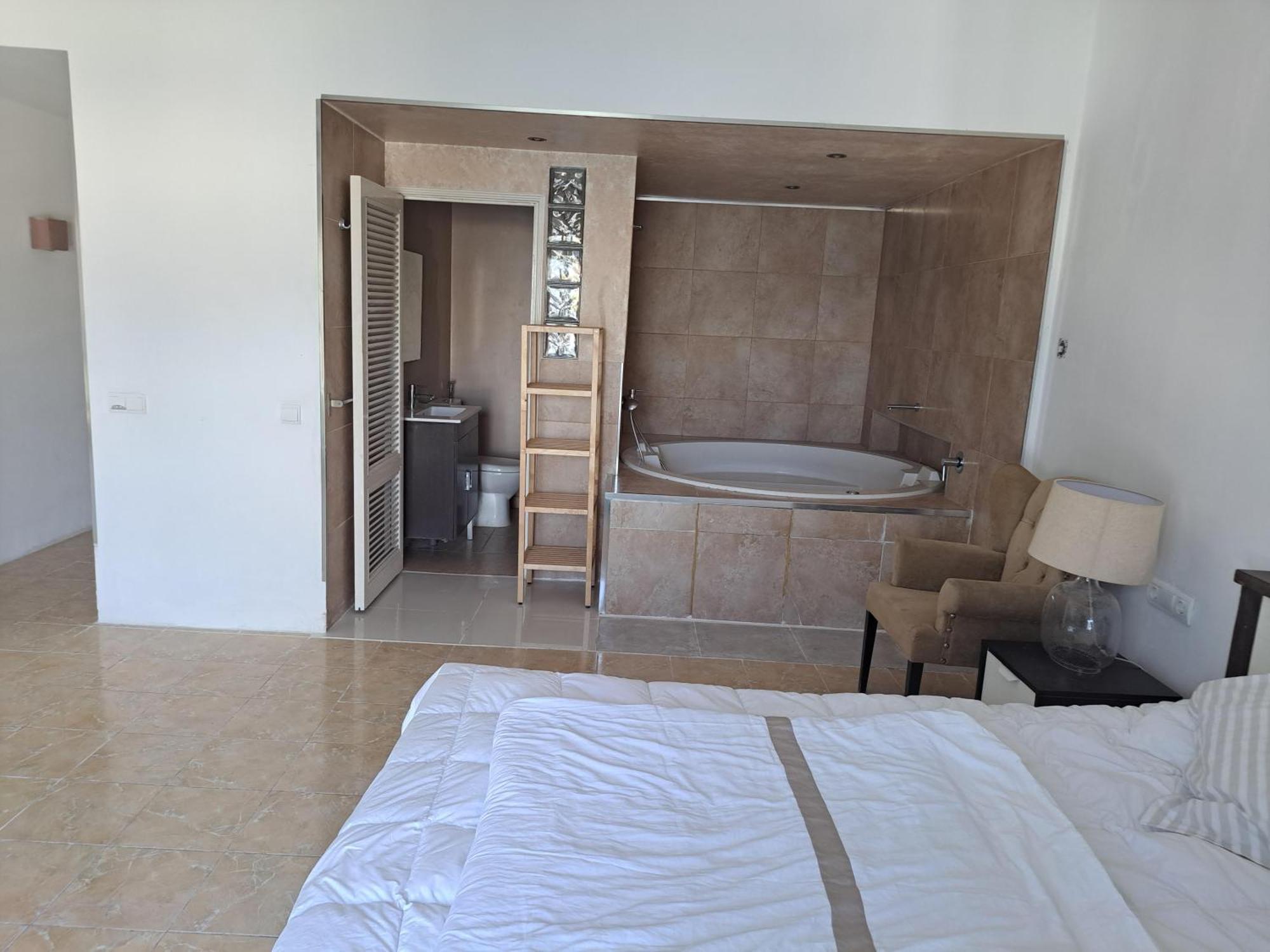 Private Suites In Huge Penthouse 1St Line Puerto Banus, Incredible Views, Jacuzzis Marbella Dış mekan fotoğraf