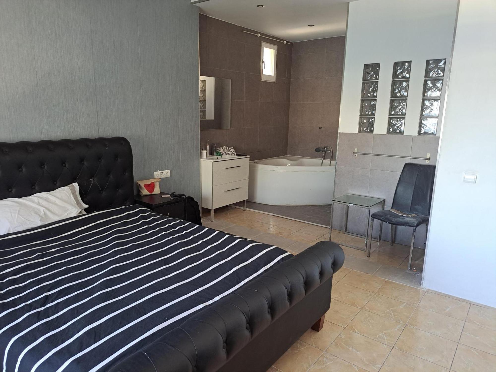 Private Suites In Huge Penthouse 1St Line Puerto Banus, Incredible Views, Jacuzzis Marbella Dış mekan fotoğraf